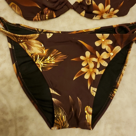 Bikini - Picture 3 of 5